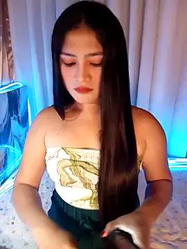 Discover our girls online shows and discover the company of countless livestreamers, with stunning shapes, sex toys and more.