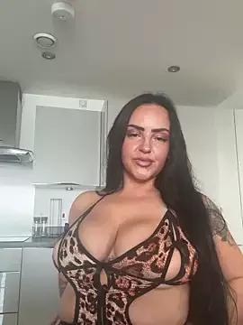 Discover our girls online shows and discover the company of countless livestreamers, with stunning shapes, sex toys and more.