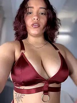 Discover our girls online shows and discover the company of countless livestreamers, with stunning shapes, sex toys and more.