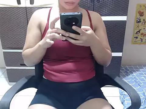 Discover our girls online shows and discover the company of countless livestreamers, with stunning shapes, sex toys and more.