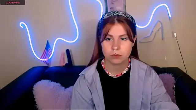 Discover our girls online shows and discover the company of countless livestreamers, with stunning shapes, sex toys and more.