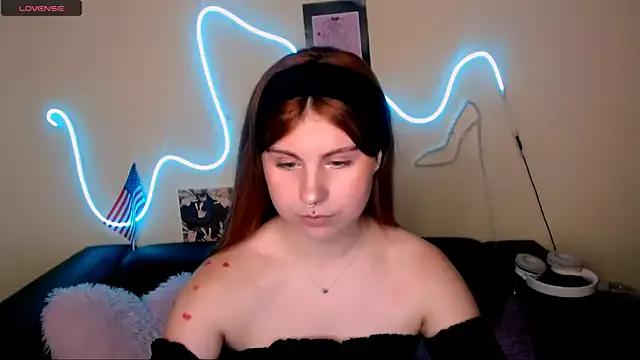 Discover our girls online shows and discover the company of countless livestreamers, with stunning shapes, sex toys and more.