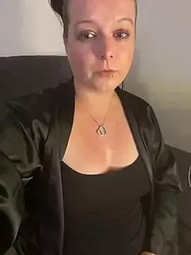 NaughtyWifeUK from StripChat is Freechat