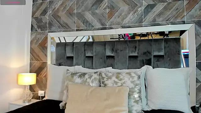 Discover our girls online shows and discover the company of countless livestreamers, with stunning shapes, sex toys and more.