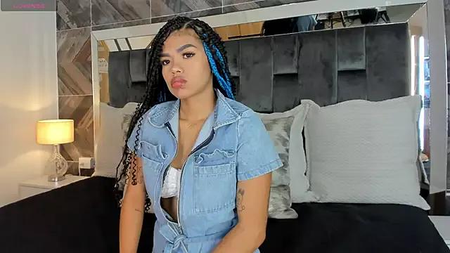 Discover our girls online shows and discover the company of countless livestreamers, with stunning shapes, sex toys and more.