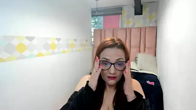 Discover our girls online shows and discover the company of countless livestreamers, with stunning shapes, sex toys and more.
