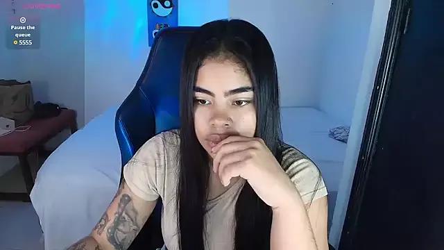 Discover our girls online shows and discover the company of countless livestreamers, with stunning shapes, sex toys and more.