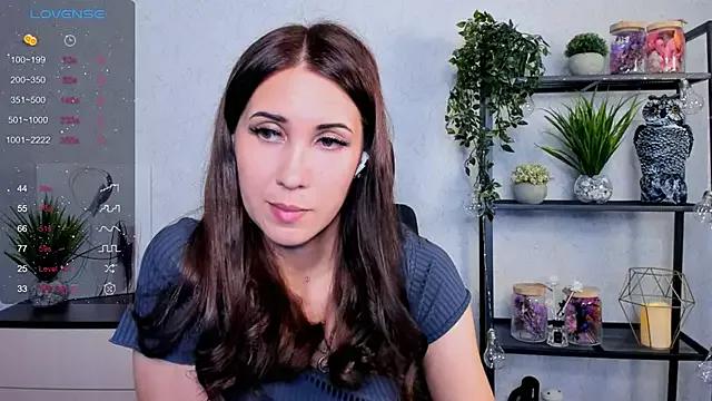 Nelliess from StripChat is Freechat