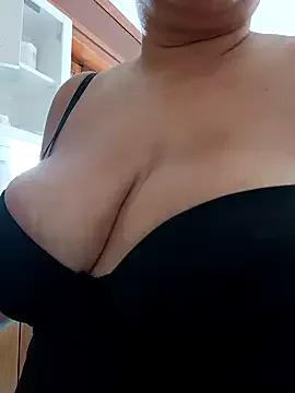 nelly88_xxx from StripChat