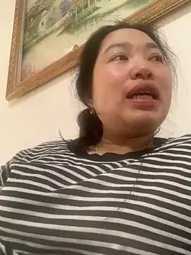 Nhung584 webcams show profile image 
