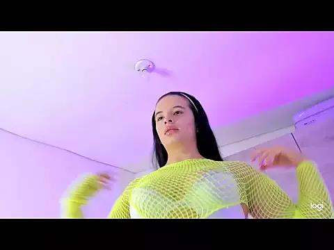 Niaa222 from StripChat