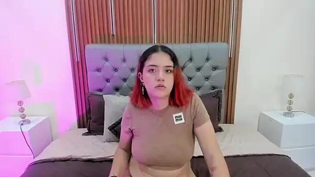 Niaa_Stark from StripChat