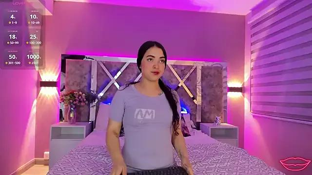 Discover our girls online shows and discover the company of countless livestreamers, with stunning shapes, sex toys and more.