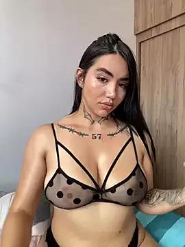 Discover our girls online shows and discover the company of countless livestreamers, with stunning shapes, sex toys and more.