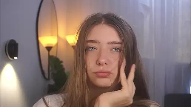 Discover our girls online shows and discover the company of countless livestreamers, with stunning shapes, sex toys and more.