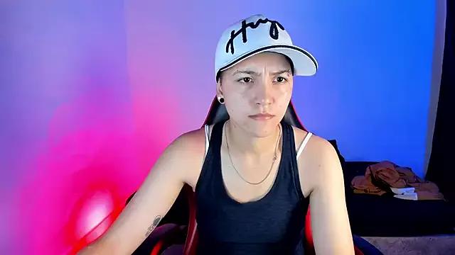 Discover our girls online shows and discover the company of countless livestreamers, with stunning shapes, sex toys and more.