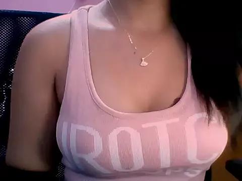 Discover our girls online shows and discover the company of countless livestreamers, with stunning shapes, sex toys and more.