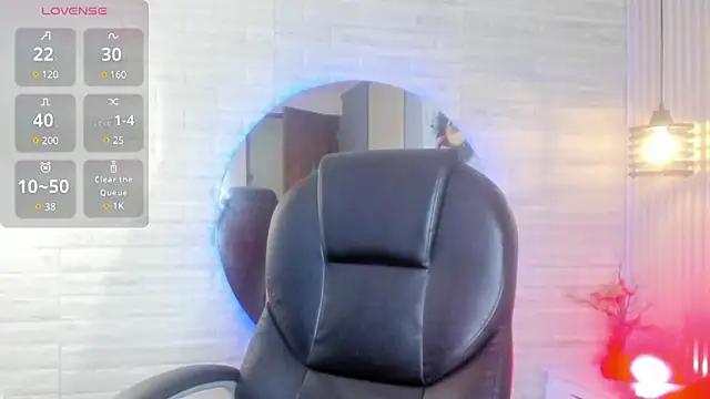 Discover our girls online shows and discover the company of countless livestreamers, with stunning shapes, sex toys and more.