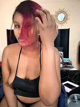 Discover our girls online shows and discover the company of countless livestreamers, with stunning shapes, sex toys and more.