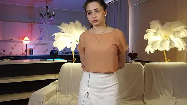 Discover our girls online shows and discover the company of countless livestreamers, with stunning shapes, sex toys and more.