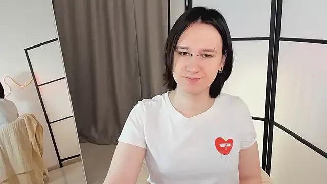 Discover our girls online shows and discover the company of countless livestreamers, with stunning shapes, sex toys and more.