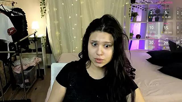 Discover our girls online shows and discover the company of countless livestreamers, with stunning shapes, sex toys and more.