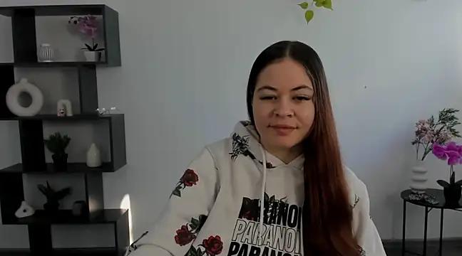 Discover our girls online shows and discover the company of countless livestreamers, with stunning shapes, sex toys and more.