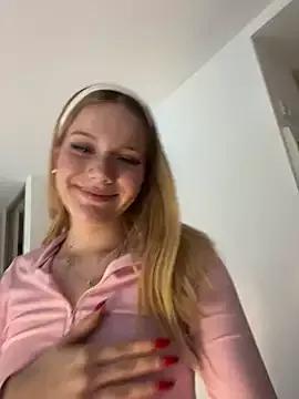 Photos of NicoleCut from StripChat is Freechat
