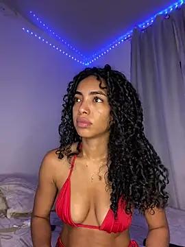 Discover our girls online shows and discover the company of countless livestreamers, with stunning shapes, sex toys and more.