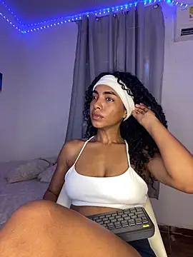 Discover our girls online shows and discover the company of countless livestreamers, with stunning shapes, sex toys and more.
