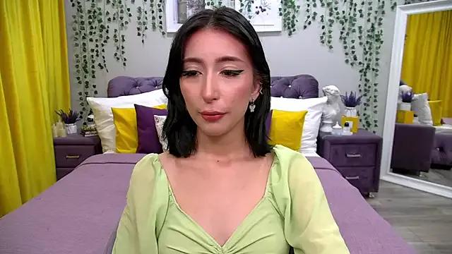Discover our girls online shows and discover the company of countless livestreamers, with stunning shapes, sex toys and more.