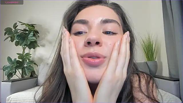 Discover our girls online shows and discover the company of countless livestreamers, with stunning shapes, sex toys and more.