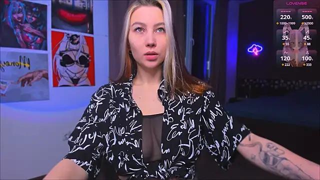 Discover our girls online shows and discover the company of countless livestreamers, with stunning shapes, sex toys and more.