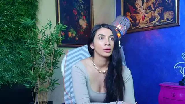 Discover our girls online shows and discover the company of countless livestreamers, with stunning shapes, sex toys and more.