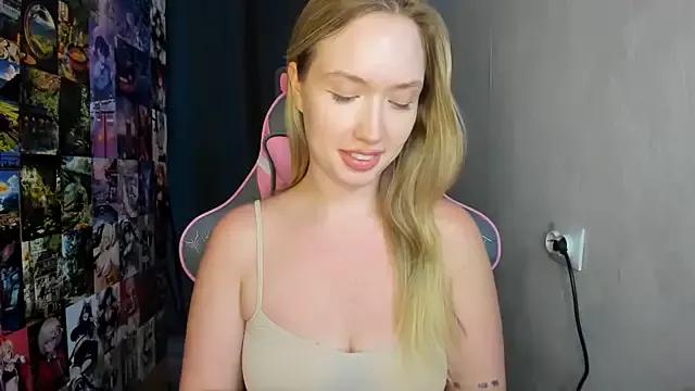 Discover our girls online shows and discover the company of countless livestreamers, with stunning shapes, sex toys and more.