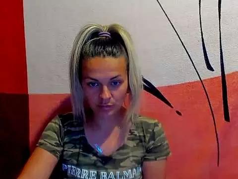 Discover our girls online shows and discover the company of countless livestreamers, with stunning shapes, sex toys and more.