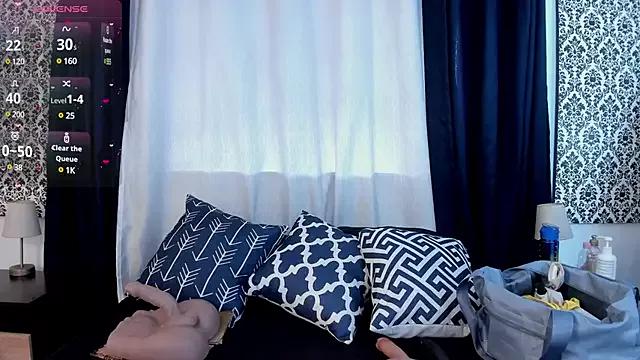 Discover our girls online shows and discover the company of countless livestreamers, with stunning shapes, sex toys and more.