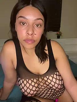Discover our girls online shows and discover the company of countless livestreamers, with stunning shapes, sex toys and more.