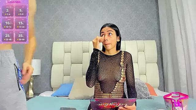 Discover our girls online shows and discover the company of countless livestreamers, with stunning shapes, sex toys and more.