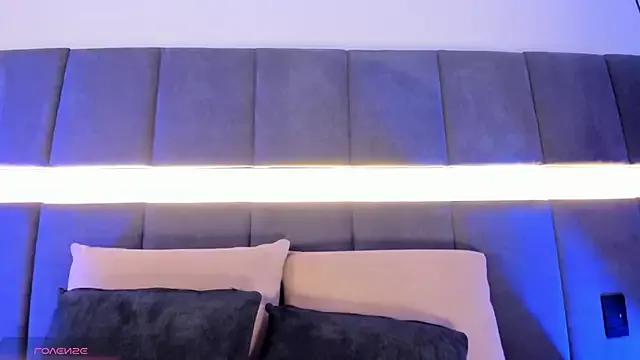 nicolle_pierce from StripChat is Freechat