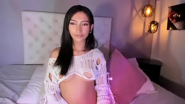 Nicollee_Heart from StripChat is Freechat