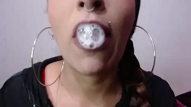 Nicollewayne10 webcams show profile image 