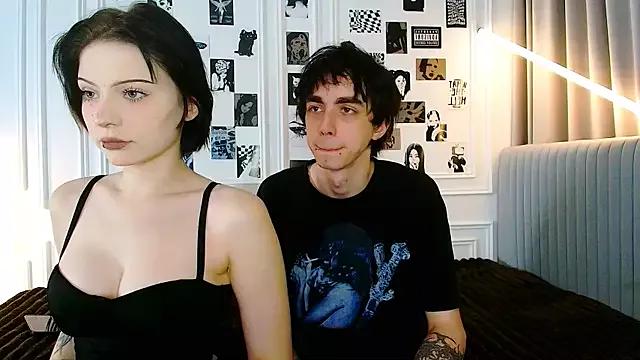 Discover our girls online shows and discover the company of countless livestreamers, with stunning shapes, sex toys and more.