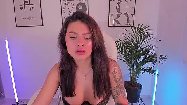 NiiaEvanss from StripChat