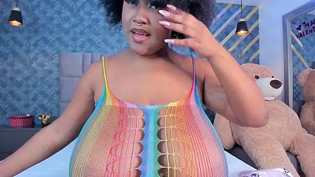 Discover our girls online shows and discover the company of countless livestreamers, with stunning shapes, sex toys and more.