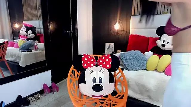 NiicolleMiller from StripChat