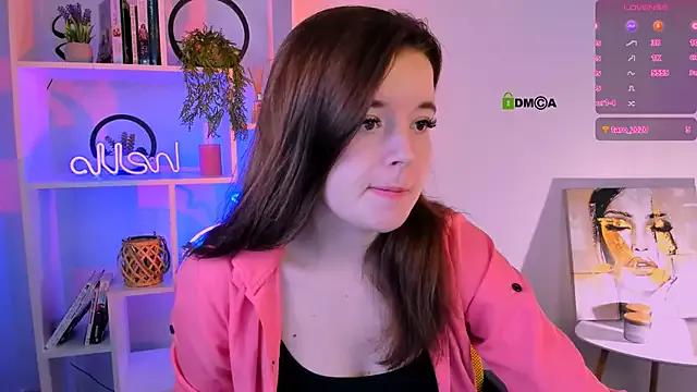 Discover our girls online shows and discover the company of countless livestreamers, with stunning shapes, sex toys and more.