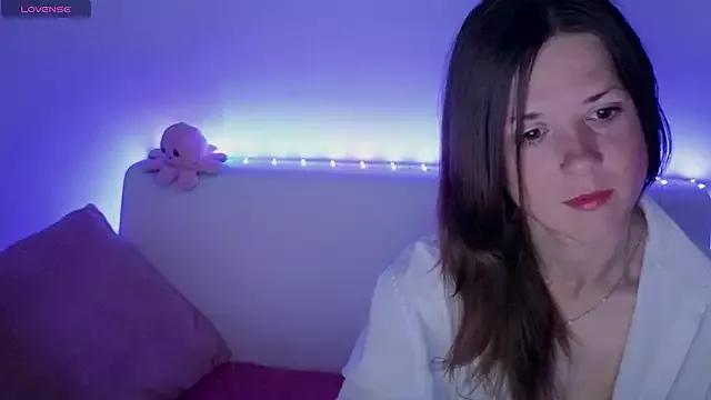 Discover our girls online shows and discover the company of countless livestreamers, with stunning shapes, sex toys and more.
