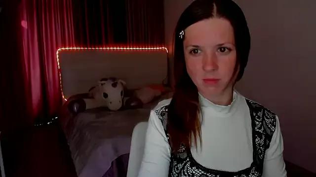 Discover our girls online shows and discover the company of countless livestreamers, with stunning shapes, sex toys and more.