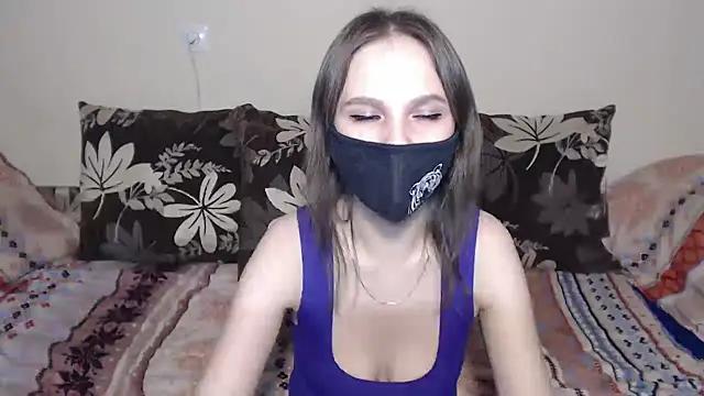 Discover our girls online shows and discover the company of countless livestreamers, with stunning shapes, sex toys and more.